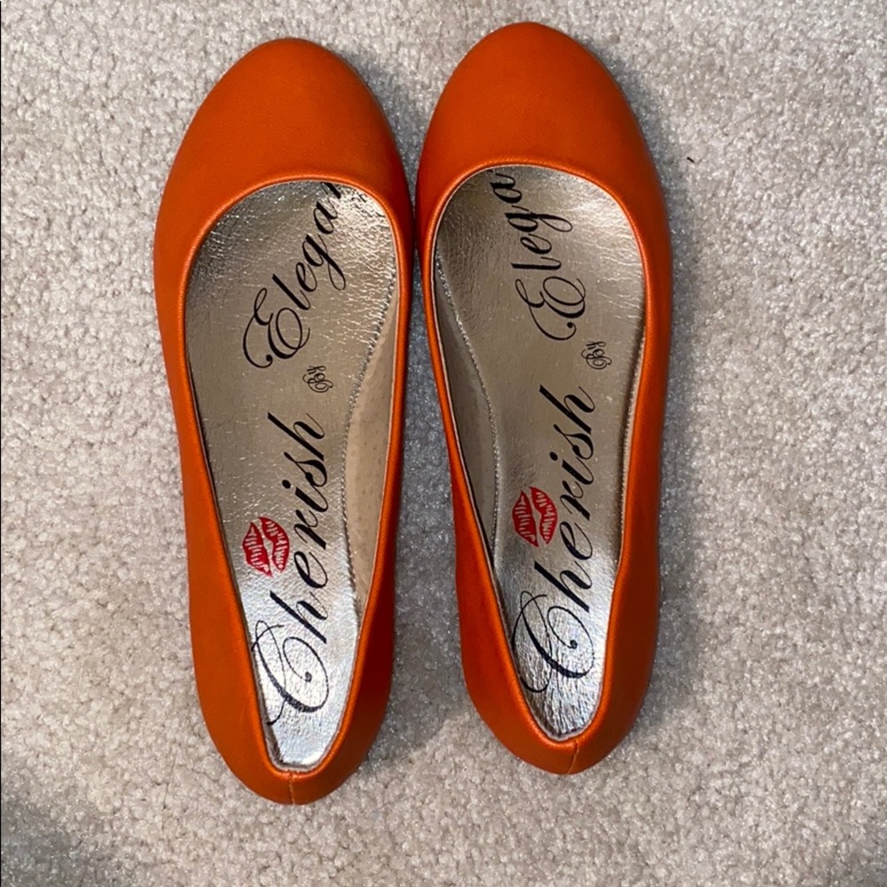 Dressy-casual orange flats